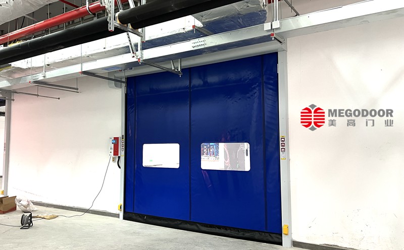 防撞式快速门：工业安全与洁净环境的智能守护者插图