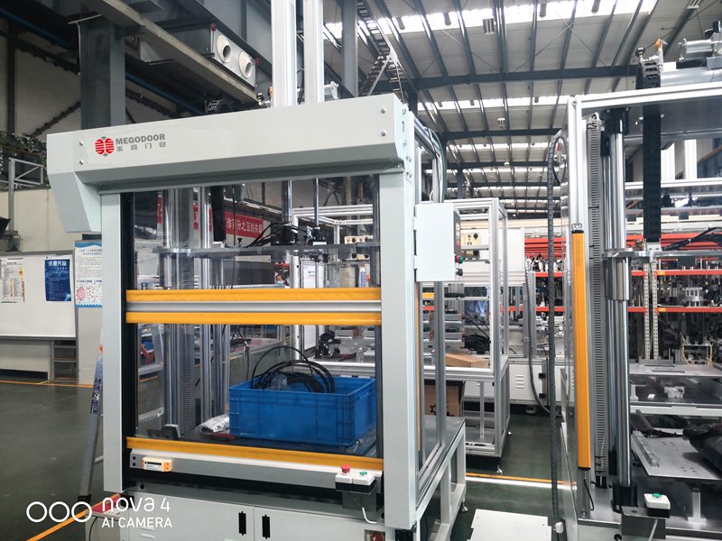 激光焊接设备安全防护卷帘门：精密制造的守护屏障插图1