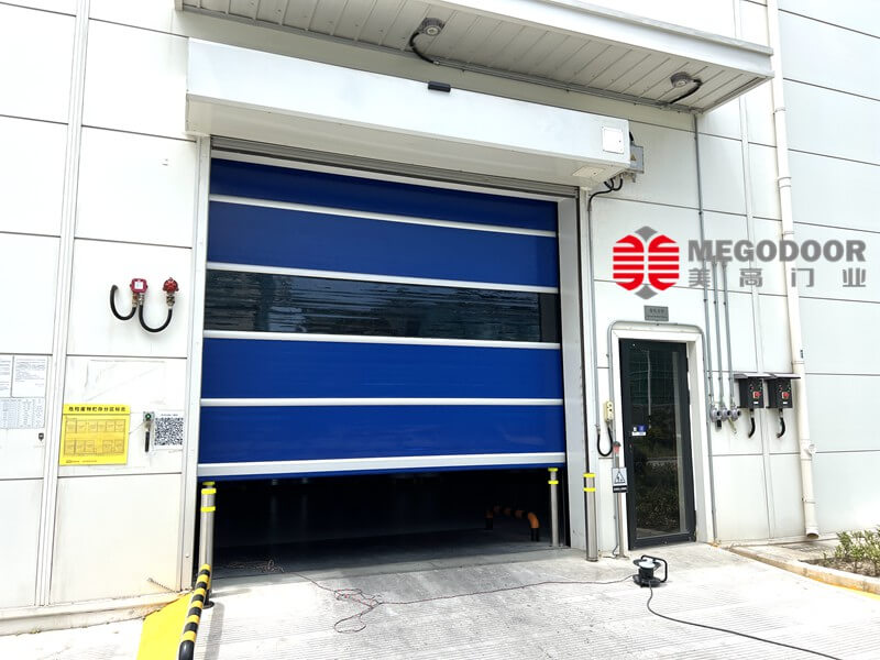 未来智慧物流工业门——快速门：智能高效的新时代物流解决方案插图1